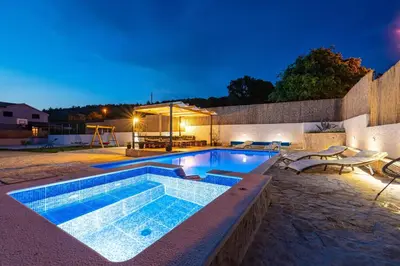 Bazen u objektu MY DALMATIA - Holiday home Agro Casa with private heated pool ili u blizini