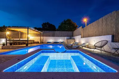 Bazen u objektu MY DALMATIA - Holiday home Agro Casa with private heated pool ili u blizini