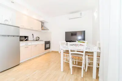 Kuhinja ili čajna kuhinja u objektu Apartments Nada