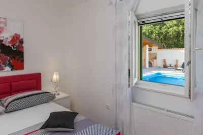 Bazen u objektu Villa Giardino ili u blizini