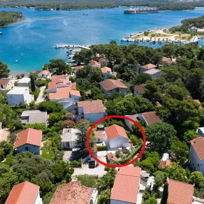 Holiday house with a parking space Jadrija