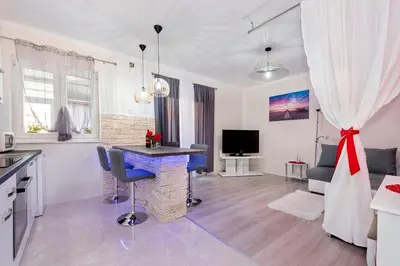 TV i/ili zabavni centar u objektu Lana Šibenik
