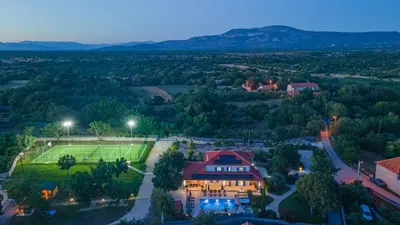 Pogled na planine ili pogled na planine iz vila