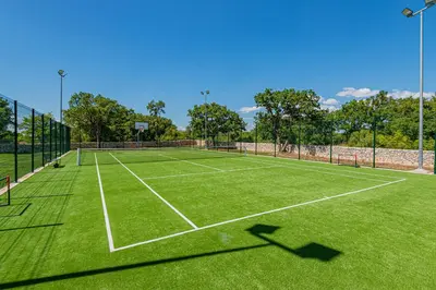 Tereni za tenis i/ili skvoš u sklopu objekta Villa Romansa Miljevci near Krka National Park ili u blizini