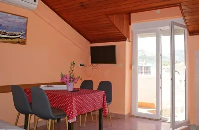 TV i/ili zabavni centar u objektu Apartments by the sea Grebastica, Sibenik - 20736