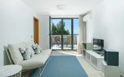 TV i/ili zabavni centar u objektu Apartmani Podraduč 14