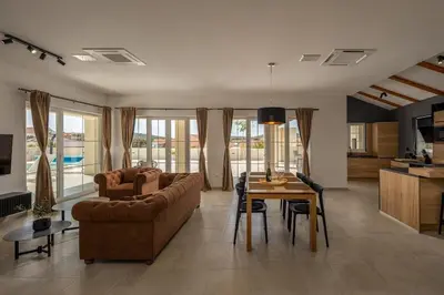 Kuhinja ili čajna kuhinja u objektu Villa Stina Jezera, Murter