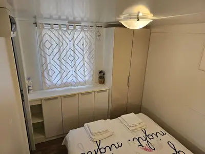 Krevet ili kreveti u jedinici u objektu Mobile Home Sea Fairy , Jezera , Murter
