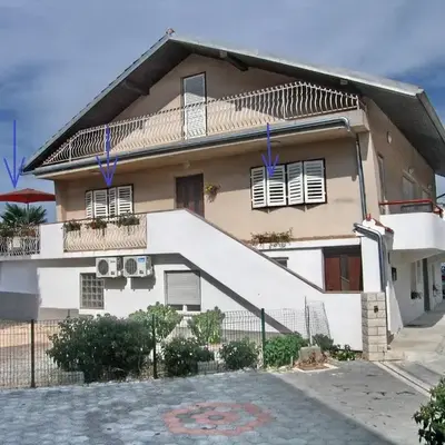 Apartments by the sea Brodarica
