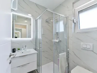 Kupaonica u objektu Holiday Home Sunset by Interhome