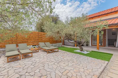 Vrt u objektu Holiday Home Parona