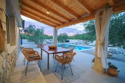 Bazen u objektu Villa Ivana Whisper of nature ili u blizini
