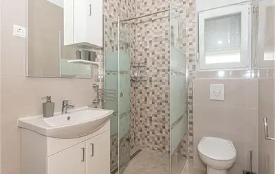 Kupaonica u objektu 1 Bedroom Amazing Apartment In Vodice