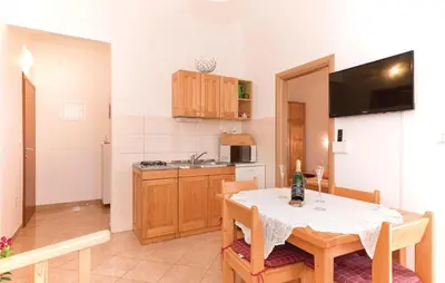 Kuhinja ili čajna kuhinja u objektu Two-Bedroom Apartment In Srima