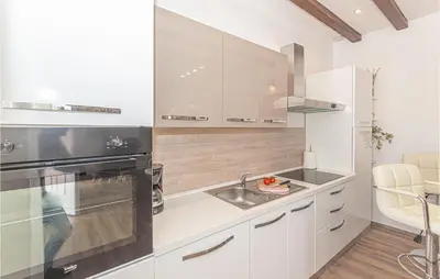 Kuhinja ili čajna kuhinja u objektu Nice Home In Kaocine - Miljevci