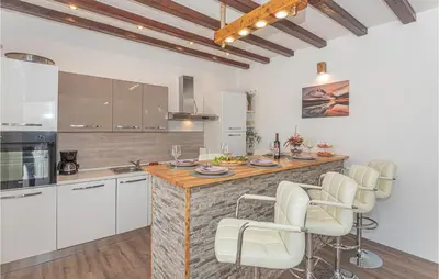 Kuhinja ili čajna kuhinja u objektu Nice Home In Kaocine - Miljevci
