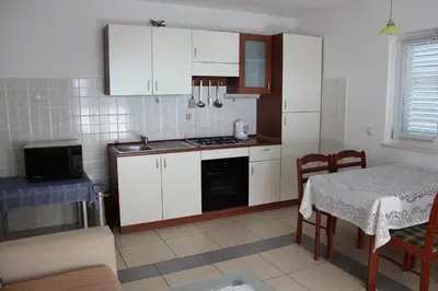 Kuhinja ili čajna kuhinja u objektu Apartment in Rogoznica with sea view, balcony, air conditioning, WiFi 5148-2