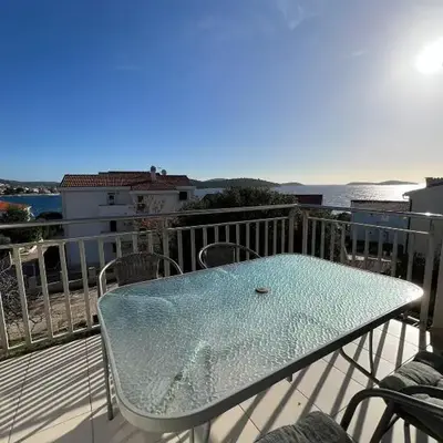 Apartment in Rogoznica with sea view