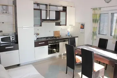 Kuhinja ili čajna kuhinja u objektu Apartment in Rogoznica with sea view, balcony, air conditioning, WiFi 5148-4