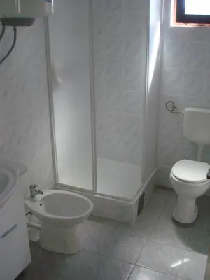 Kupaonica u objektu Apartmani Kenđel 2