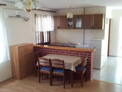 Kuhinja ili čajna kuhinja u objektu Apartmani Kenđel 2