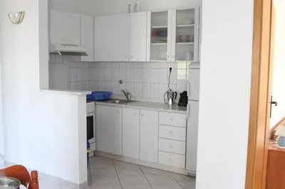 Kuhinja ili čajna kuhinja u objektu Apartment in Razanj with sea view, terrace, air conditioning, WiFi 5150-1