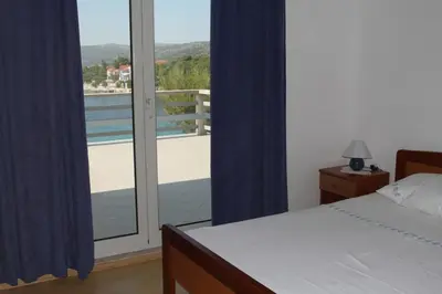 Krevet ili kreveti u jedinici u objektu Apartment in Razanj with sea view, terrace, air conditioning, WiFi 5150-1