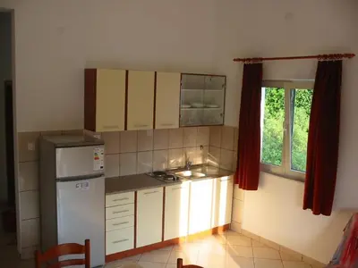 Kuhinja ili čajna kuhinja u objektu Apartment in Razanj with sea view, balcony, air conditioning, WiFi 5150-4