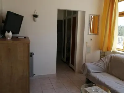 TV i/ili zabavni centar u objektu Apartment in Primosten with sea view, balcony, air conditioning, WiFi 5155-1