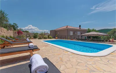 Bazen u objektu Cozy Apartment In Sibenik ili u blizini