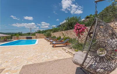 Bazen u objektu Cozy Apartment In Sibenik ili u blizini