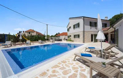 Bazen u objektu Cozy Home In Dubrava Kod Sibenika ili u blizini