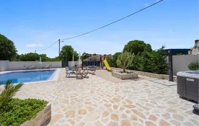 Bazen u objektu Cozy Home In Dubrava Kod Sibenika ili u blizini