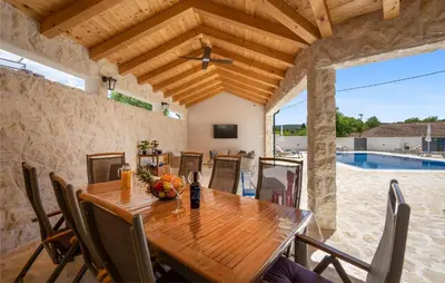 Bazen u objektu Cozy Home In Dubrava Kod Sibenika ili u blizini