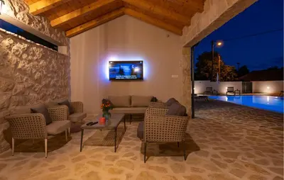 Bazen u objektu Cozy Home In Dubrava Kod Sibenika ili u blizini