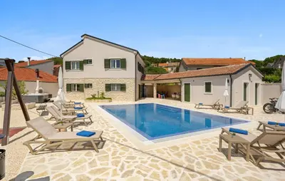 Bazen u objektu Cozy Home In Dubrava Kod Sibenika ili u blizini