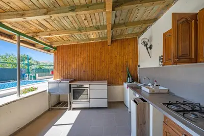 Kuhinja ili čajna kuhinja u objektu Villa Annaleah