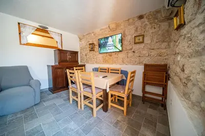 TV i/ili zabavni centar u objektu Apartments Mediteraneo Rogoznica