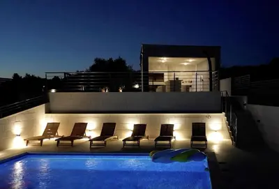 Bazen u objektu Villa Kiko - Primošten - Exclusively Yours - Private Pool & Panoramic Sea Views ili u blizini