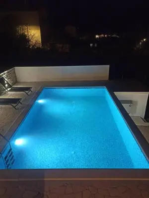 Bazen u objektu Mila and Jurija Formenti 2 apartments in heart of nautic marina, with heated swimming pool May till October, bikes, Sup, kajak, free parking in our garden ili u blizini