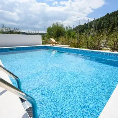 Mila and Jurija Formenti 2 apartments in heart of nautic marina