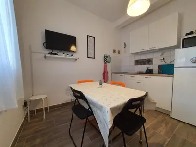 Kuhinja ili čajna kuhinja u objektu Apartment in Rogoznica with terrace, air conditioning, WiFi 5170-1