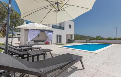 Bazen u objektu Amazing Home In Bilice ili u blizini
