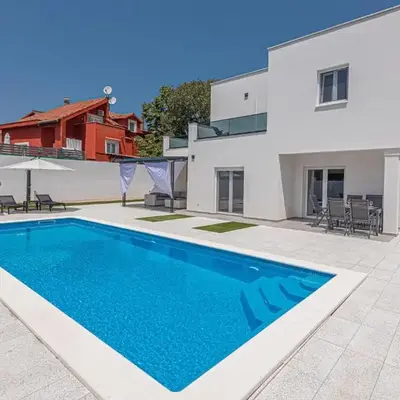 Amazing Home In Bilice