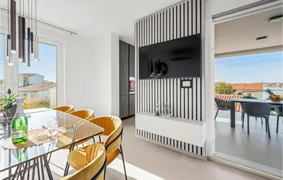 TV i/ili zabavni centar u objektu 4 Bedroom Cozy Apartment In Srima