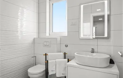 Kupaonica u objektu 4 Bedroom Cozy Apartment In Srima