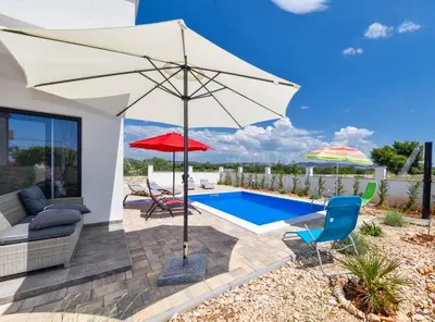 Bazen u objektu Villa Adriatic Sunset ili u blizini