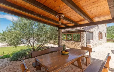 Popločani dio dvorišta ili vanjski dio objekta Lovely Home In Vodice With Wifi