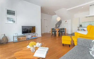 Kuhinja ili čajna kuhinja u objektu 3 Bedroom Amazing Home In Vodice
