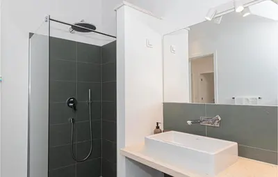 Kupaonica u objektu 3 Bedroom Amazing Home In Vodice